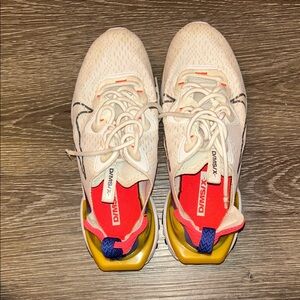 Nike Women's Sneakers in Cream and Yellow